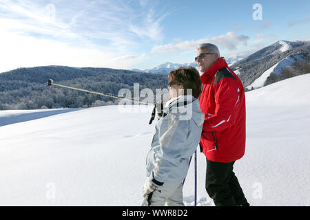 Reife Ski-paar Stockfoto