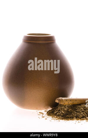 Argentinische calabash mit Yerba mate isoliert auf weißem backgroun Stockfoto