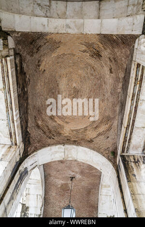 Bögen aus Stein in Aranjuez, Weltkulturerbe, Gärten der Insel neben dem königlichen Palast Stockfoto