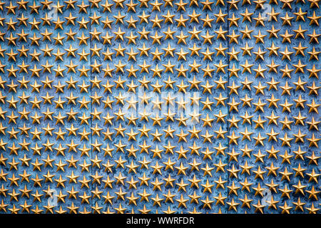 Washington DC, USA - 07. Juni 2019: Gold Sterne in Freiheit an der Wand, 2. Weltkrieg Memorial Stockfoto