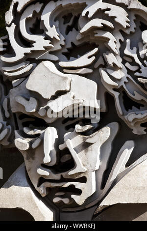 Beethon Skulptur von Klaus Kammerichs an der Beethovenhalle, Bonn, Nordrhein-Westfalen, Deutschland Stockfoto
