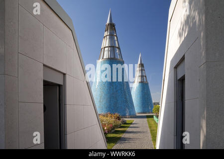 Dachgarten der Kunst- und Ausstellungshalle mit konischen Lichtschächte, Bonn, Deutschland Stockfoto