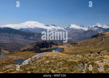 Blick auf die Cordillera Raura klettern Cuyoc Pass in der Cordillera Huayhuash, Ancash, Peru Stockfoto