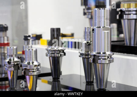 Übergroße fräsen Chuck für CNC-Maschine. Der Metallbearbeitung. Spannfutter für Fräsmaschinen in der Ausstellung zu speichern. Hohe Präzision Bohrständer, Mühle Stockfoto