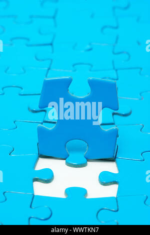 blauer Hintergrund-Puzzle. Business-Konzept Stockfoto