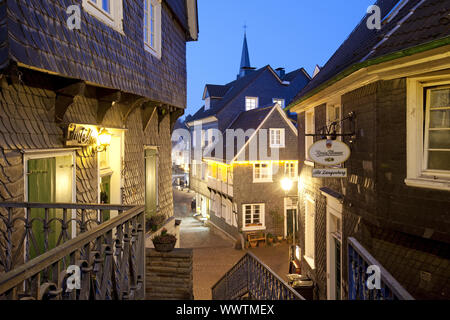 Historische Altstadt von Langenberg in der Dämmerung, Velbert, Nordrhein-Westfalen, Deutschland, Europa Stockfoto