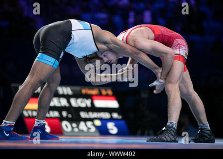 Nur Sultan, Kasachstan. 16 Sep, 2019. Wrestling/Griechisch: Wm, 67 kg/griechisch-römischen, Männer. Frank Stäbler (o) aus Deutschland und Mohamed Elsayed aus Ägypten in Aktion. Credit: Kadir Caliskan/dpa/Alamy leben Nachrichten Stockfoto