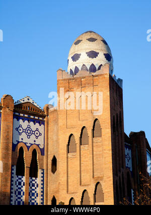 Barcelona-Stierkampfarena La Monumental Mosaik Ei Detail in Gran via Stockfoto