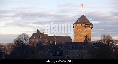 Schloss Schloss Burg in der Morgensonne, Solingen, Bergisches Land, Nordrhein-Westfalen, Deutschland Stockfoto