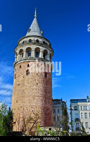 Galata Turm namens auch den Turm Christi ist ein mittelalterlicher Turm in der Galata Viertel von Istanbul. Stockfoto