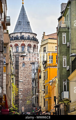 Galata Turm namens auch den Turm Christi ist ein mittelalterlicher Turm in der Galata Viertel von Istanbul. Stockfoto