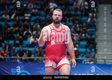 Nur Sultan, Kasachstan. 16 Sep, 2019. Wrestling/griechisch-römisch: Wm, 130 kg/griechisch-römisch, Männer. Eduard Popp (M) aus Deutschland jubelt nach einem Kampf. Credit: Kadir Caliskan/dpa/Alamy leben Nachrichten Stockfoto