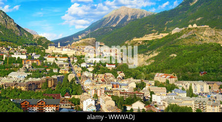 Stadt Briançon in den Alpen en France. Stockfoto