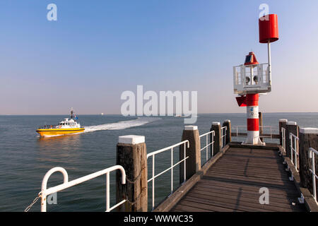 Pilot Pilot Boot und Bootssteg, Vlissingen, Walcheren, Zeeland, Niederlande. Lotsenboot und Lotsensteiger, Vlissingen, Walcheren, Zeeland, Nieder Stockfoto