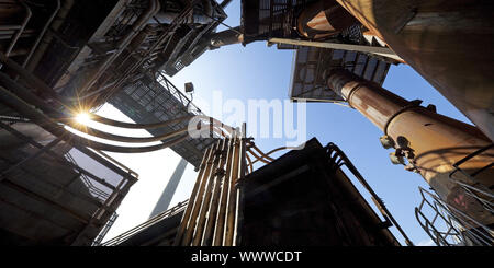 Hochofen 5 von unten, Landschaftspark Duisburg-Nord, Nordrhein-Westfalen, Deutschland, Europa Stockfoto