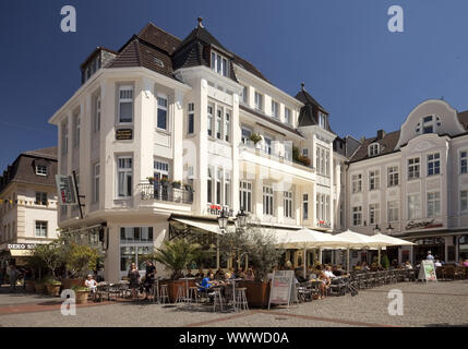 Altmarkt mit Sidewalk Cafe, Moers, Ruhrgebiet, Nordrhein-Westfalen, Deutschland, Europa Stockfoto