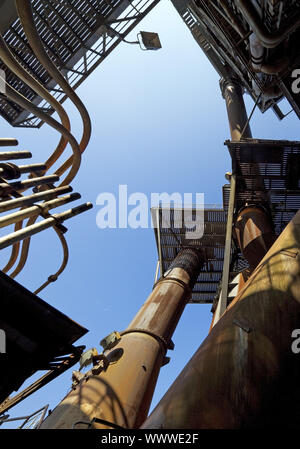 Hochofen 5 von unten, Landschaftspark Duisburg-Nord, Nordrhein-Westfalen, Deutschland, Europa Stockfoto