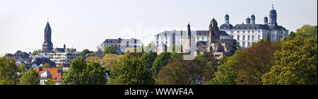 Bensberg Rathaus und Schloss Bensberg, Bergisch Gladbach, Nordrhein-Westfalen, Deutschland, Europa Stockfoto