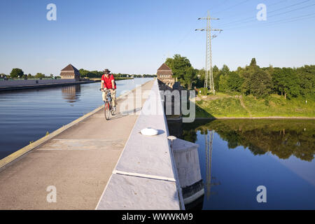 Wasserstraße Schnittpunkt mit der Mittellandkanal und Weser, Minden, Nordrhein-Westfalen, Deutschland Stockfoto