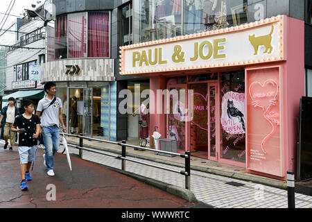 Friseur Paul & Joe - OmoteSando Hills - Tokio - Japanthe Paul & Joe Konzeptstore befindet sich in der Cat Street in Harajuku, Tokio, Japan Stockfoto