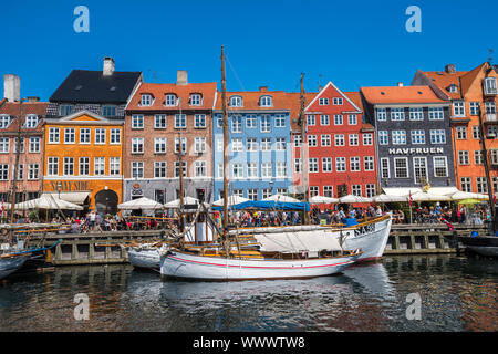 Nyhavn-Viertel ist eines der berühmtesten Wahrzeichen in Kopenhagen, Dänemark Stockfoto