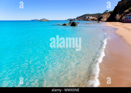 Aiguas Lehrschule Agua Blanca Ibiza Strand mit türkisblauem Wasser Stockfoto