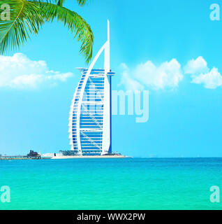 DUBAI, VAE - Nov. 21: Burj Al Arab - bei 321 m zweite höchstes Hotel der Welt, luxuriöse Hotel liegt auf einer künstlichen Insel, November 21,2009 Jumeirah Beach, Dub Stockfoto