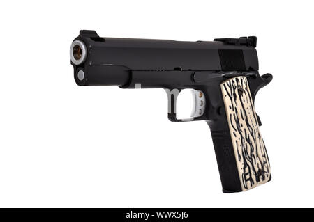 Schwarz Semi Auto Pistole auf weißem Hintergrund Stockfoto