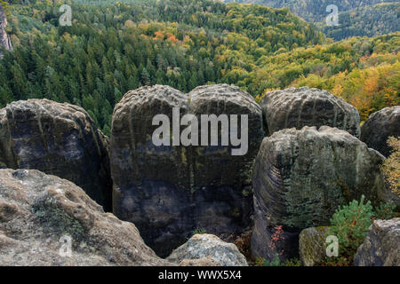 Herbst im Elbsandsteingebirge, Bad Schandau Region Schrammsteine Stockfoto