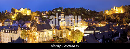 Stadtbild im Abendlicht, Monschau, Eifel, Nordrhein-Westfalen, Deutschland, Europa Stockfoto