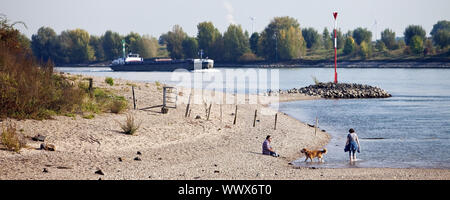 Personen und Fracht Schiff auf Rhein, Wesel, Ruhrgebiet, Nordrhein-Westfalen, Deutschland, Europa Stockfoto