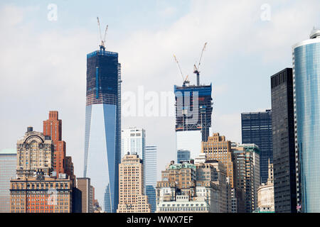 NEW YORK CITY, USA - 10. Juni: Die neuen Gebäude auf dem WTC-Gelände gebaut werden, wie aus dem Fluss gesehen. Juni 10, 2012 in New York City, USA Stockfoto