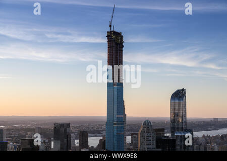 New York, USA - 11. Juni 2019: New York Skyline und den Hudson River von der Spitze des Felsens gesehen, Stockfoto