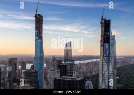 New York, USA - 11. Juni 2019: New York Skyline und den Hudson River von der Spitze des Felsens gesehen, Stockfoto