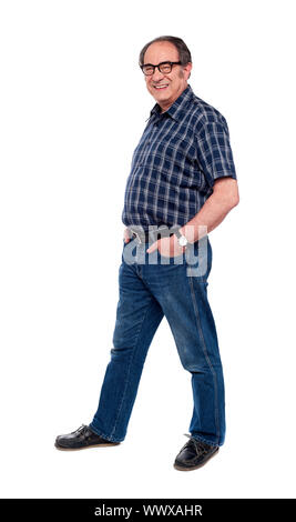 Hübscher Mann posiert in trendige Casuals. In voller Länge portrait Stockfoto