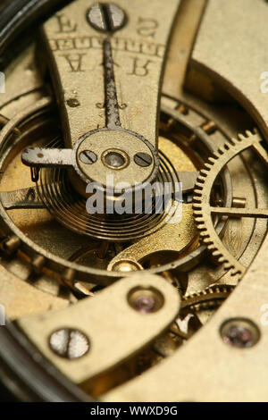 Nahaufnahme von Zahnrädern aus alten Mechanismus Stockfoto