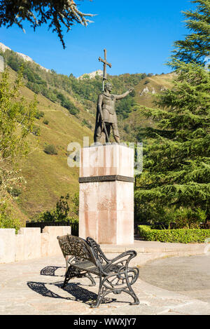 Statue aus der Worrior Pelayos, der Victor bei Covadonga und der erste König von Asturien Stockfoto