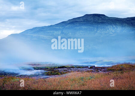 Der Dampfwolke in die geothermale Region, Haukadalur, South Island, Island, Europa Stockfoto