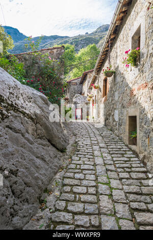 Bulnes ist ein Weiler in der Gebirgskette Picos de Europa, Asturien, Spanien Stockfoto