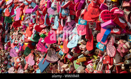 Seoul/Südkorea - 18. August 2018: die Schlösser der Liebe unter dem Seoul Tower Stockfoto