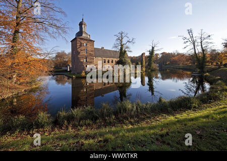 Tueschenbroich Schloss im Herbst, Wegberg, Niederrhein, Nordrhein-Westfalen, Deutschland, Europa Stockfoto