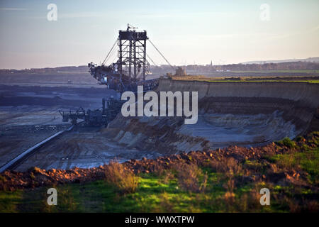 Braunkohle Tagebau mit Schaufelradbagger, Garzweiler, Juechen, Deutschland, Europa Stockfoto