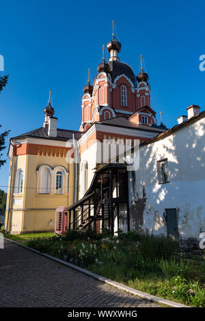 Heilige Kreuzerhöhung Kirche in der tichwin Annahme (Mariens) Kloster, Tichwin, Russland Stockfoto