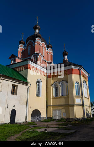 Heilige Kreuzerhöhung Kirche in der tichwin Annahme (Mariens) Kloster, Tichwin, Russland Stockfoto