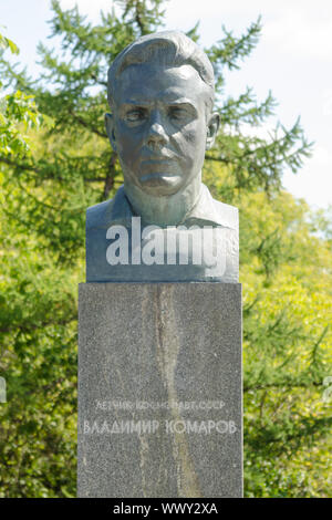 Moskau, Russland - 10. August 2015: Monument Wladimir Komarow in der Allee der Kosmonauten am Denkmal quot zu Kosmonaut; erobern. Stockfoto