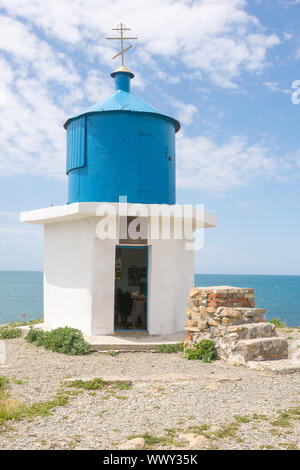 Große Utrischer, Russland - 17. Mai 2016: Kapelle am Denkmal-Utrischer Leuchtturm auf der Insel, gebaut im Jahr 1975 als Hommage an alle Segler Stockfoto