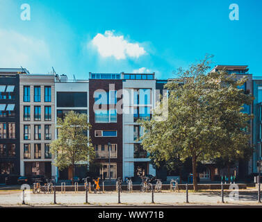 Teure Stadthäuser mit bunten Fassaden Stockfoto