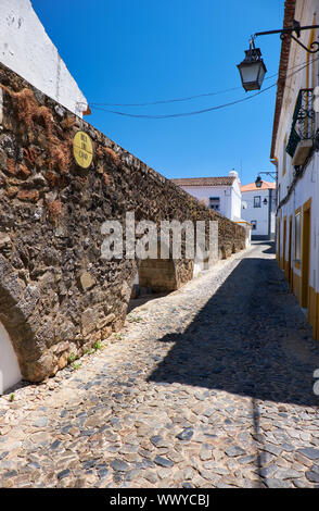 Die Bögen des Aquädukts von Silber Wasser (Prata Aquädukt), wie sie in Evora. Portugal Stockfoto