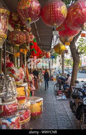 Zahlreiche Märkte, Geschäfte und Street Food um samphanthawong, der Chinatown von Bangkok Stockfoto