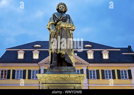 Beethoven Denkmal vor der General Post Office, Bonn, Nordrhein-Westfalen, Deutschland, Europa Stockfoto